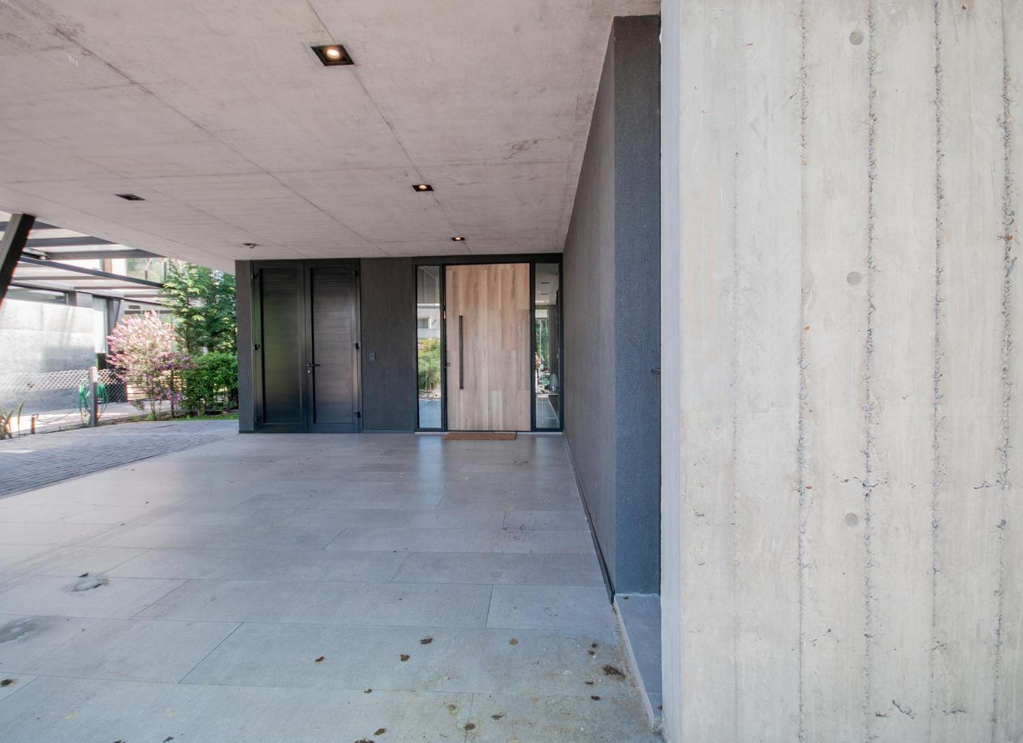 Foto de Casa cinco ambientes con pileta en venta - Barrio cerrado Dorrego, imagen 4