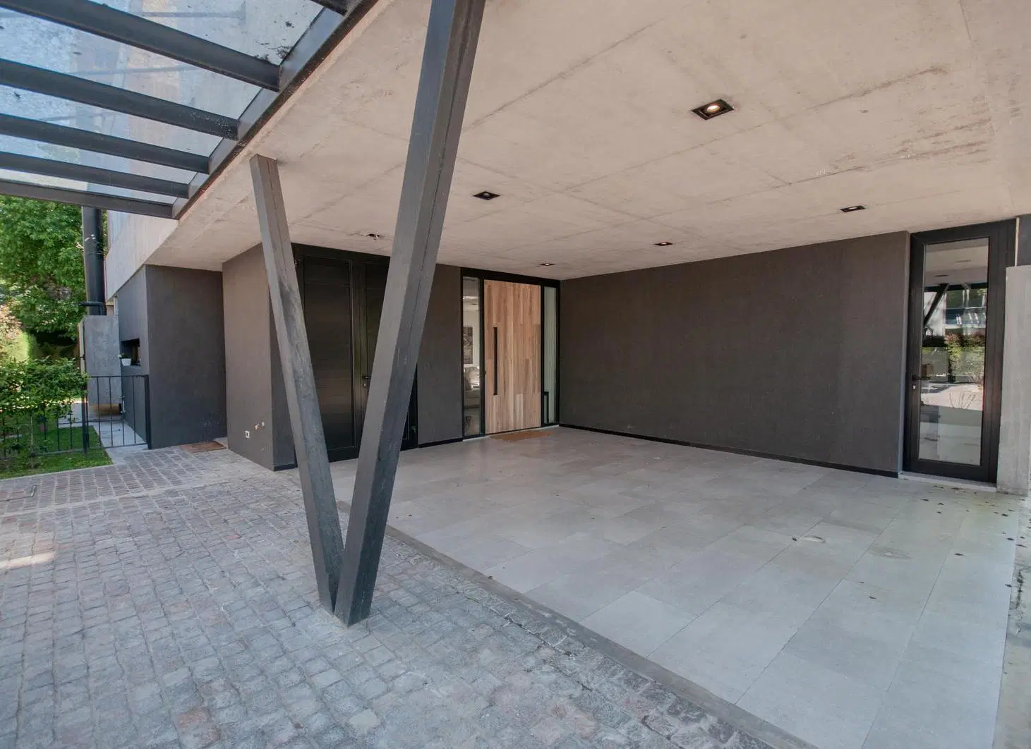 Casa cinco ambientes con pileta en venta - Barrio cerrado Dorrego 3