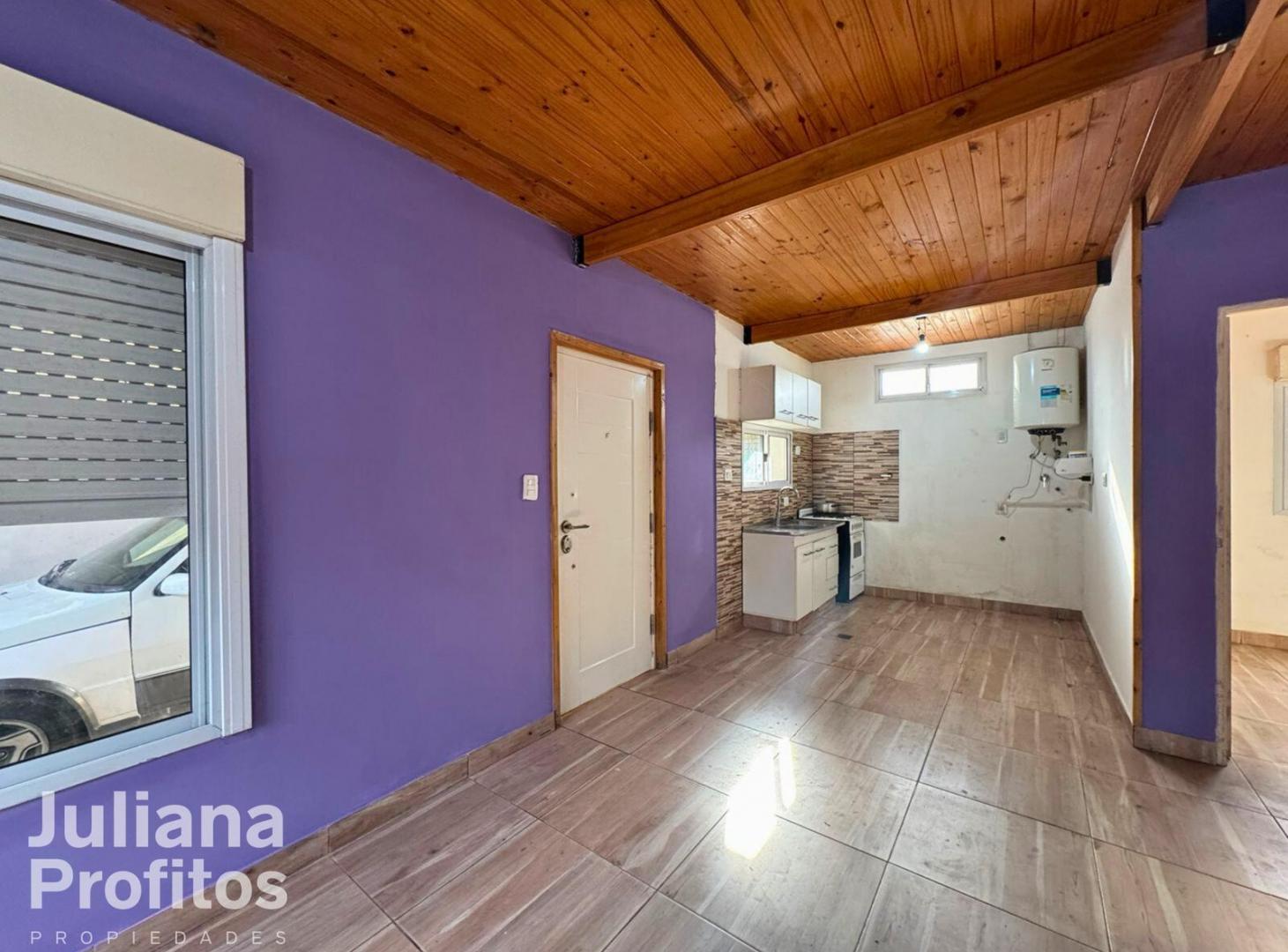 Foto de OPORTUNIDAD EN BERAZATEGUI – CASA DE 3 AMBIENTES CON EXCELENTE UBICACIÓN, imagen 1