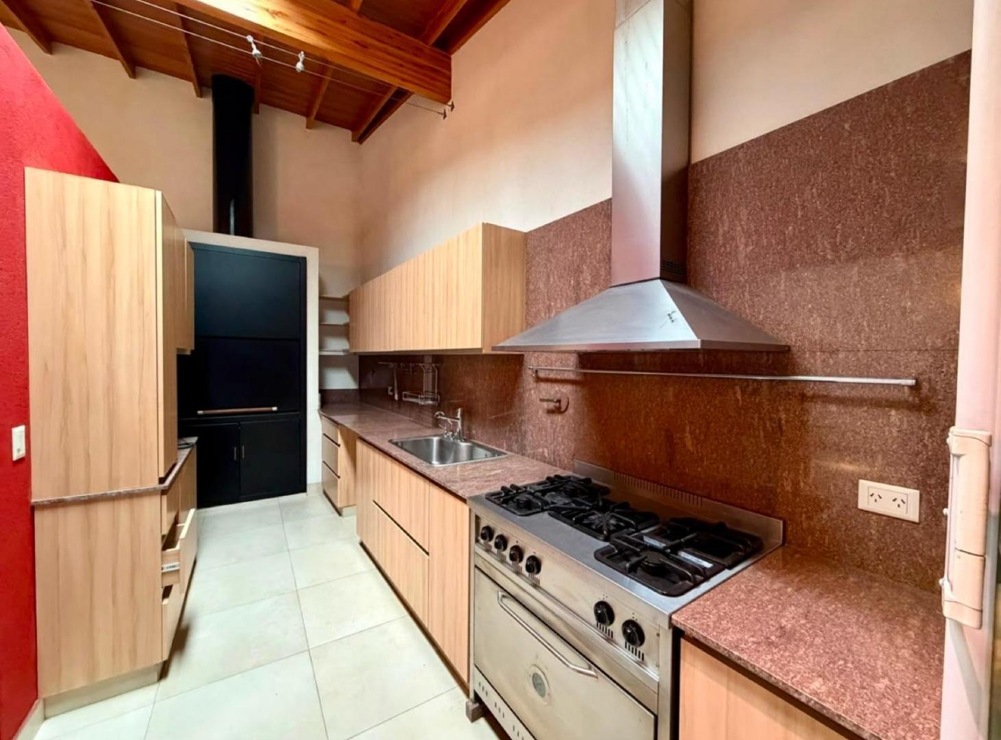 Foto de Quincho con pileta, sauna y parrilla en venta - Quilmes centro, imagen 3