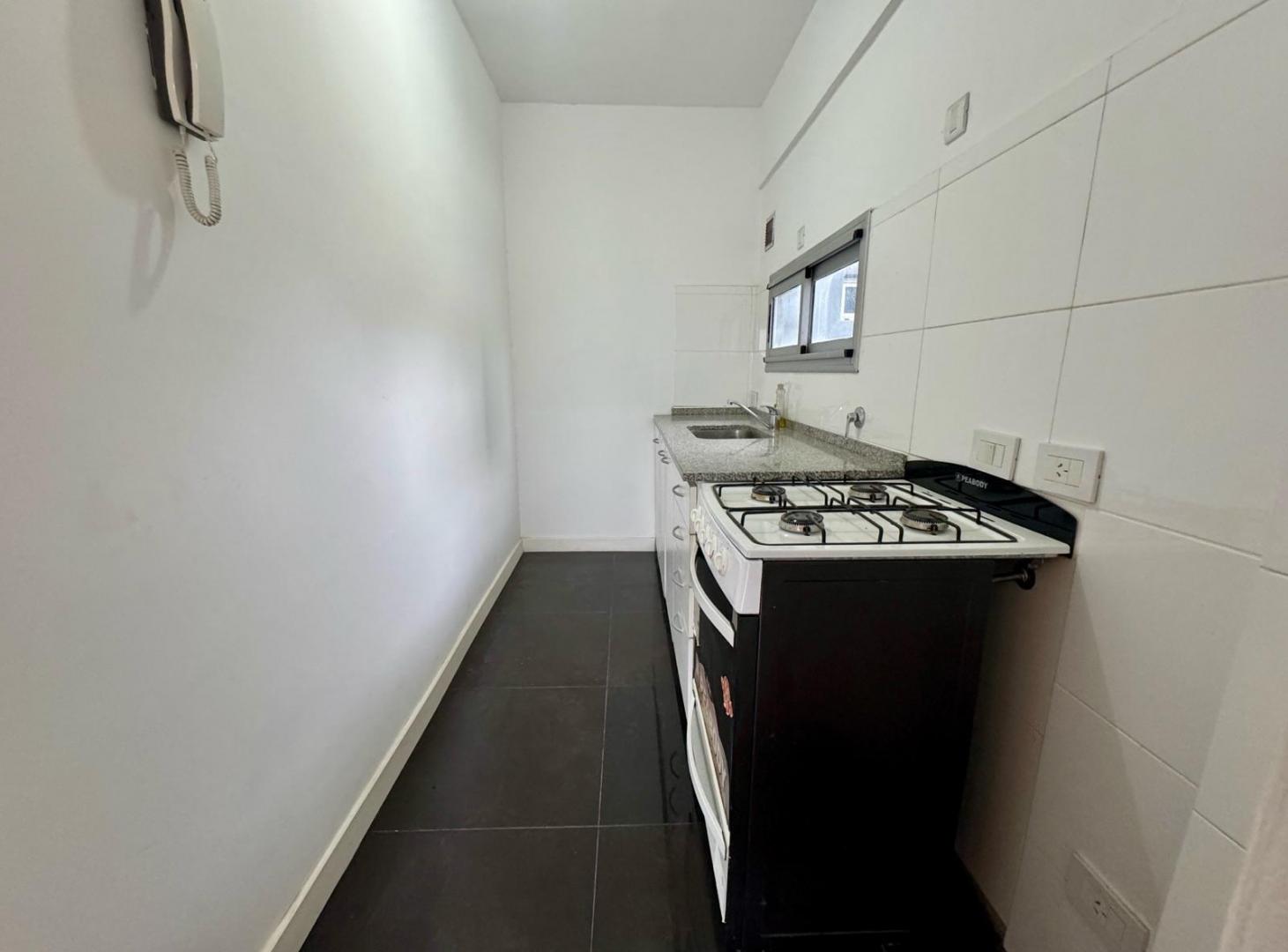 Foto de Departamento dos ambientes con cochera en alquiler - Quilmes, imagen 5