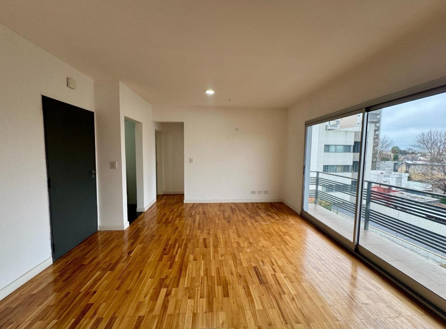 Foto de Departamento dos ambientes con cochera en alquiler - Quilmes, imagen 1