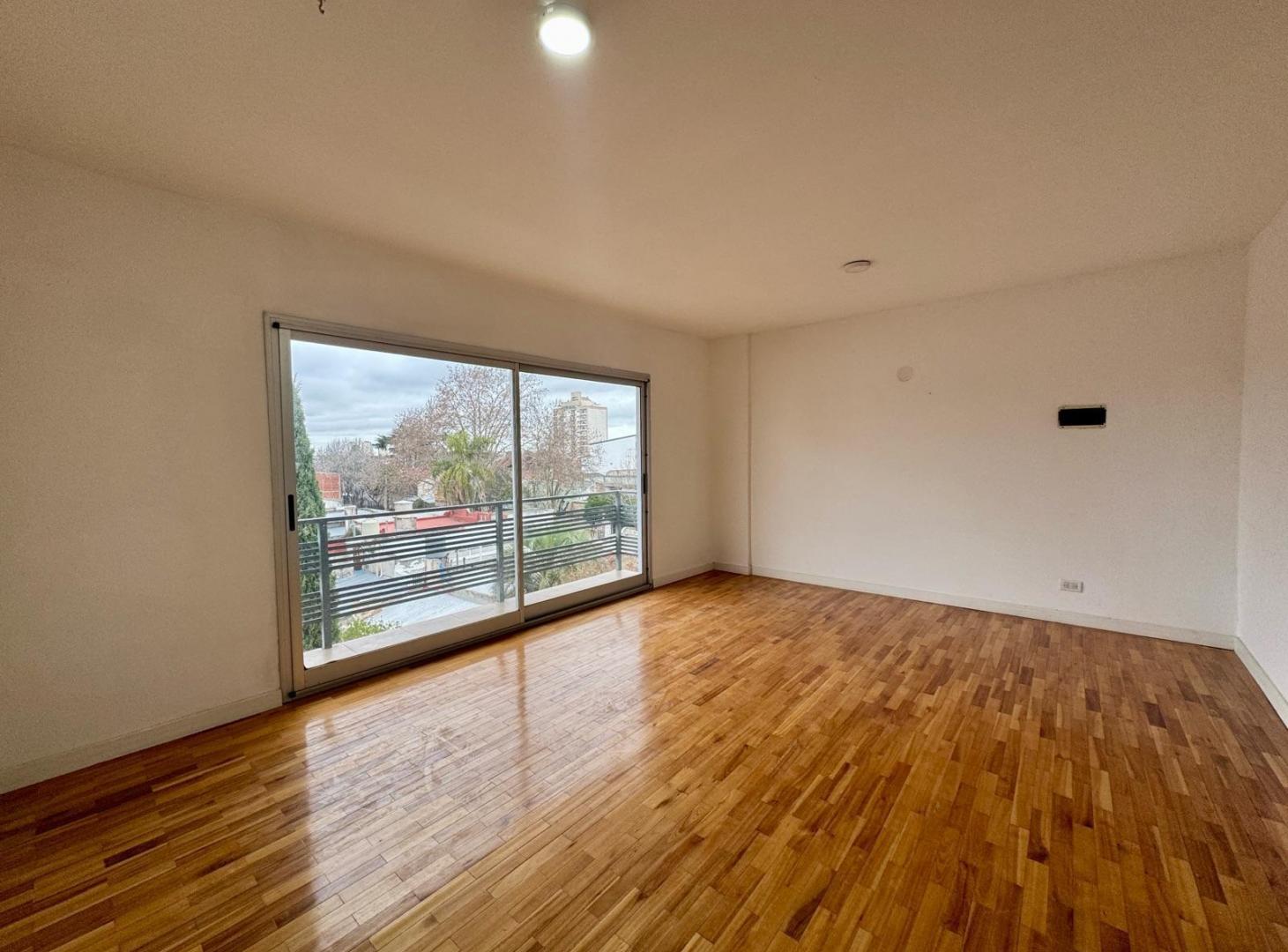 Foto de Departamento dos ambientes con cochera en alquiler - Quilmes, imagen 2