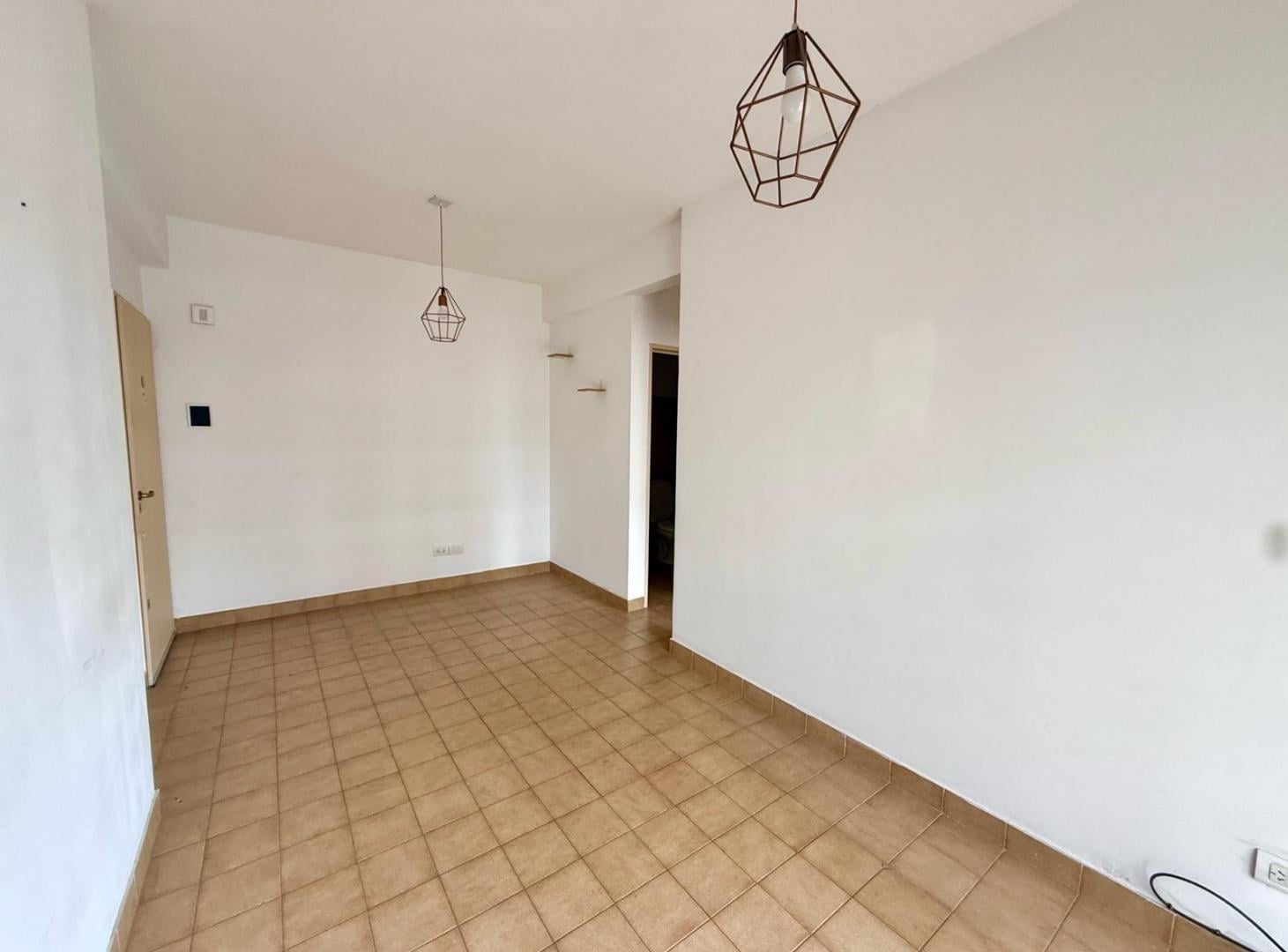 Foto de Departamento en Alquiler de 2 Ambientes con Cochera en Quilmes Centro, imagen 1