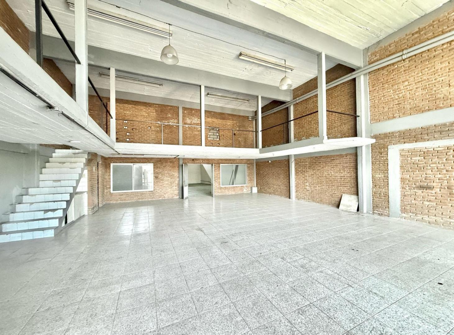 Foto de Local en Alquiler de 350m2 en Quilmes Oeste, imagen 3