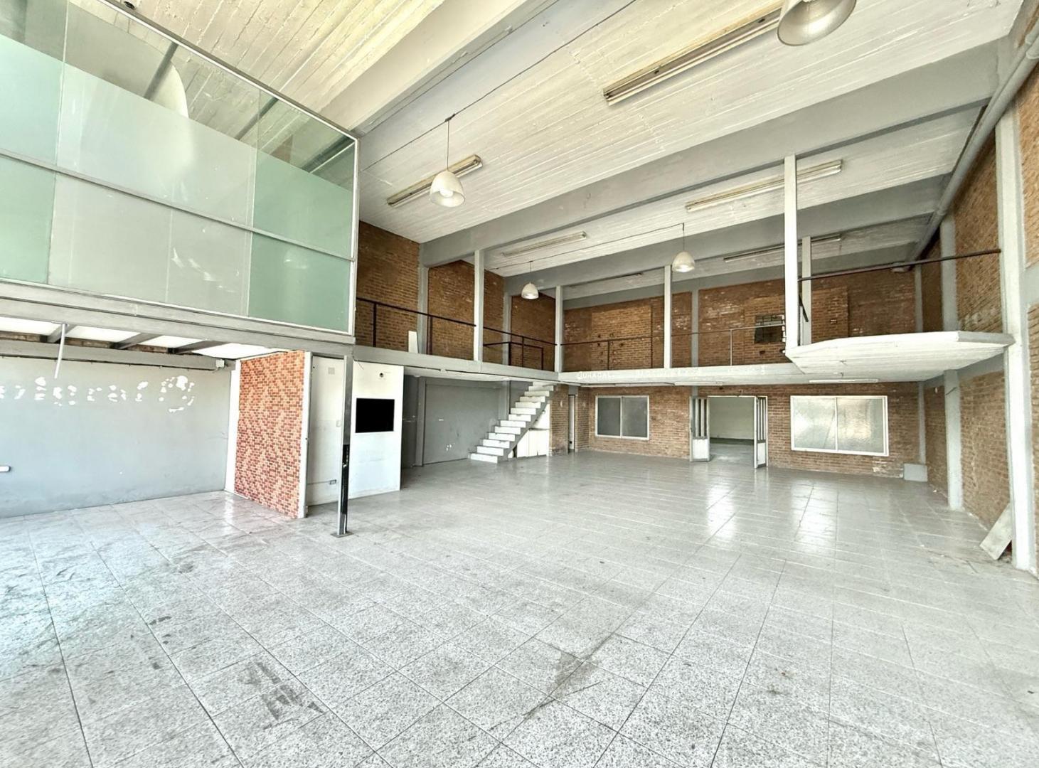 Foto de Local en Alquiler de 350m2 en Quilmes Oeste, imagen 1