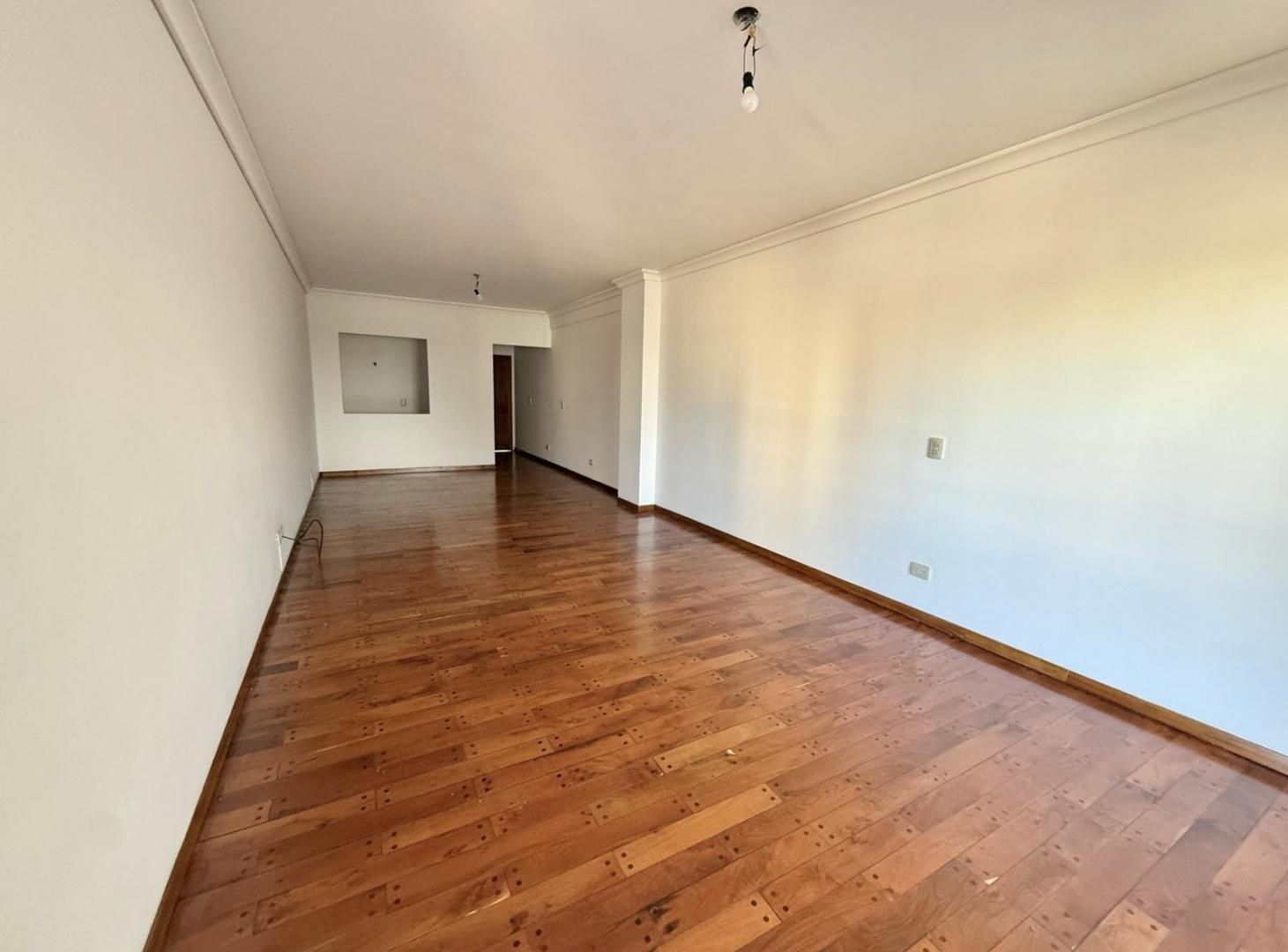 Foto de Departamento en Alquiler de 4 Ambientes con Cochera en Quilmes Centro, imagen 4