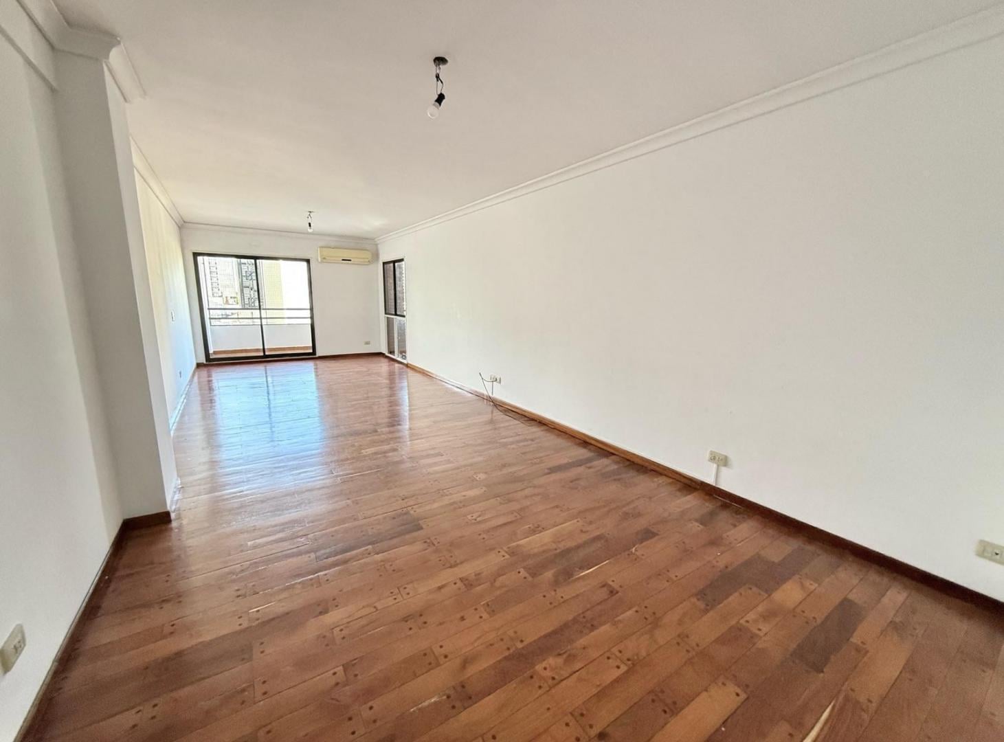 Foto de Departamento en Alquiler de 4 Ambientes con Cochera en Quilmes Centro, imagen 2