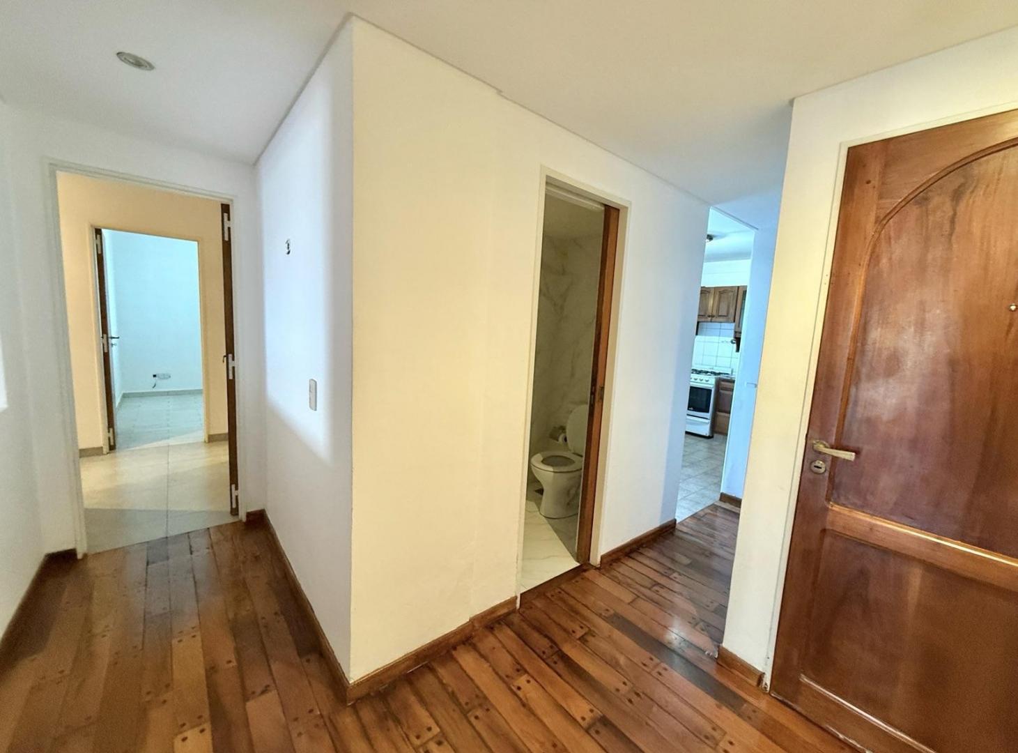 Foto de Departamento en Alquiler de 4 Ambientes con Cochera en Quilmes Centro, imagen 3