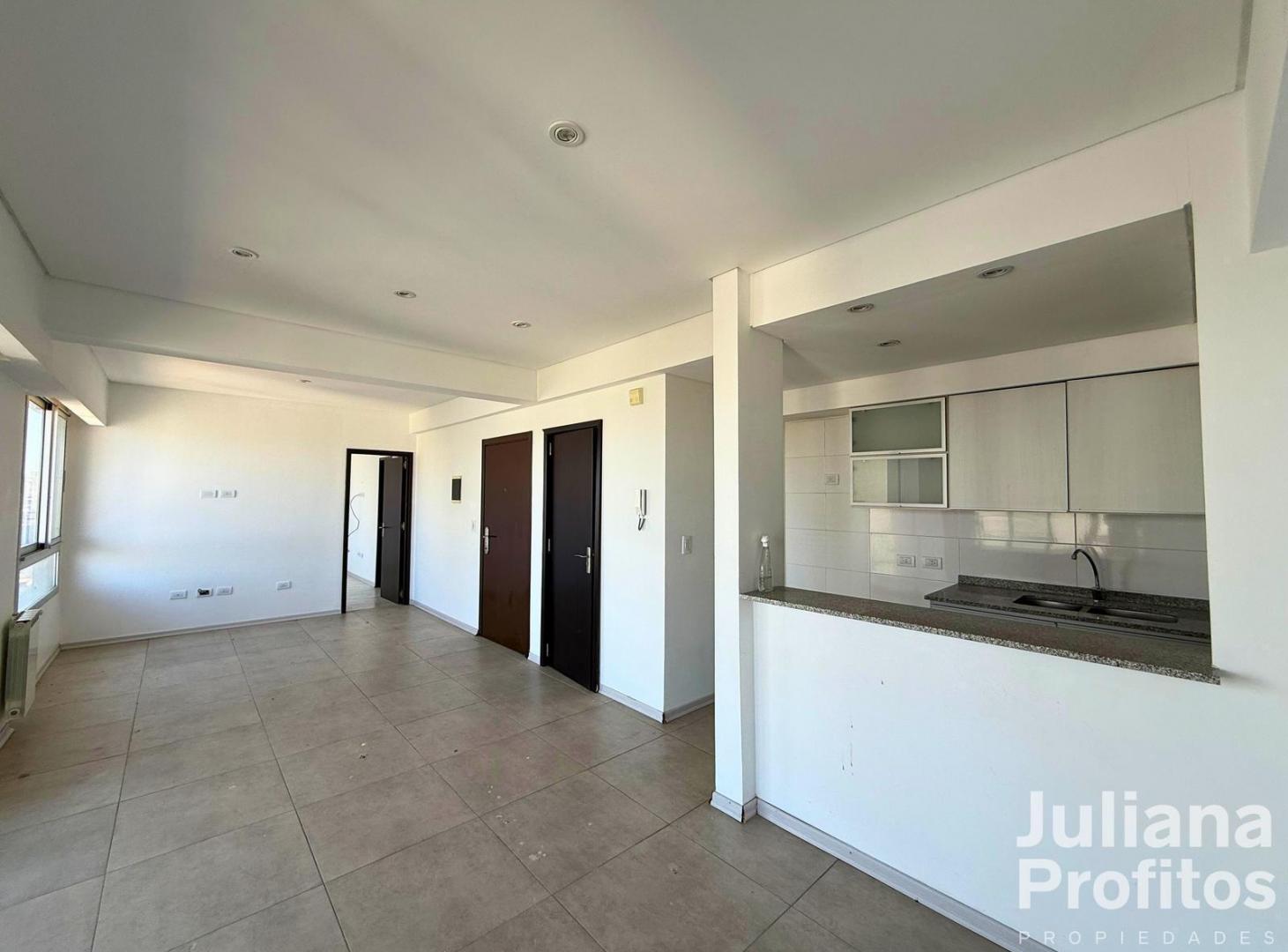 Foto de Departamento dos ambientes con cochera en venta - Quilmes centro, imagen 2