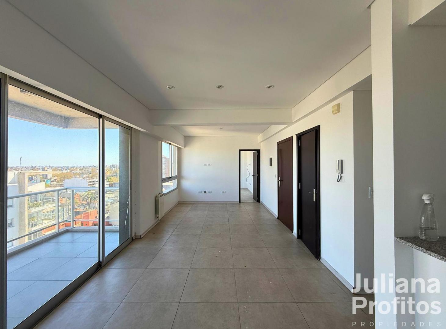 Foto de Departamento dos ambientes con cochera en venta - Quilmes centro, imagen 1