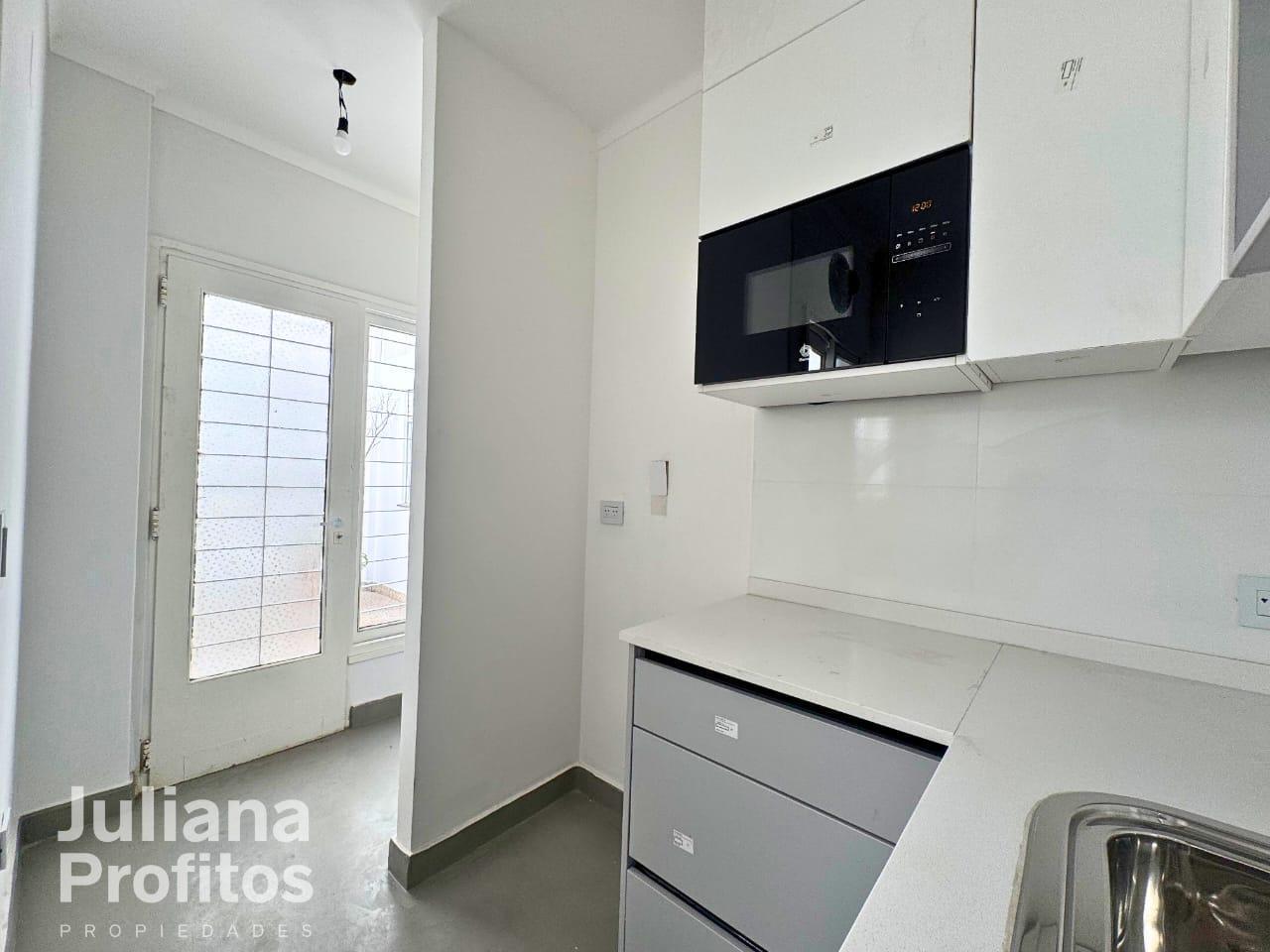 Foto de Departamento tres ambientes en alquiler - Bernal Centro, imagen 2