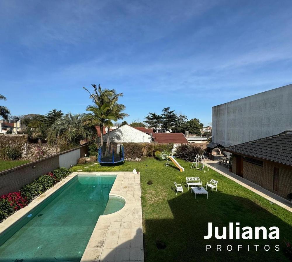 Foto de Casa impontente seis ambientes con pileta - Quilmes, imagen 5