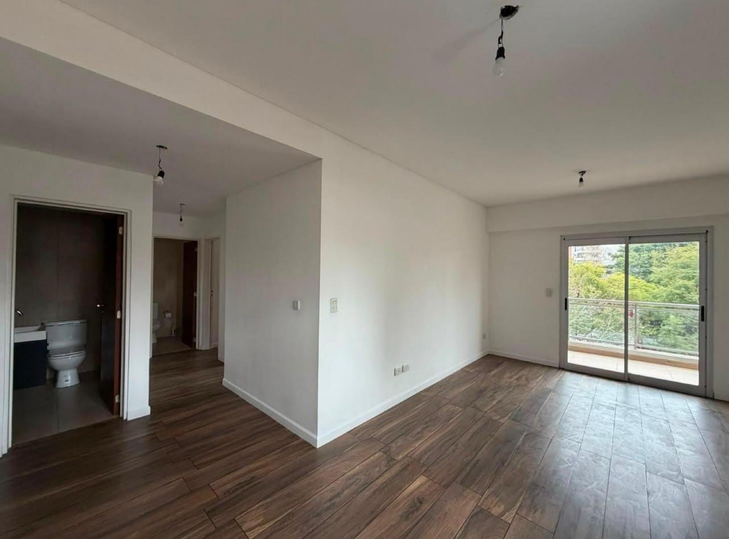 Foto de Departamento tres ambientes con cochera y baulera en venta - Quilmes, imagen 1