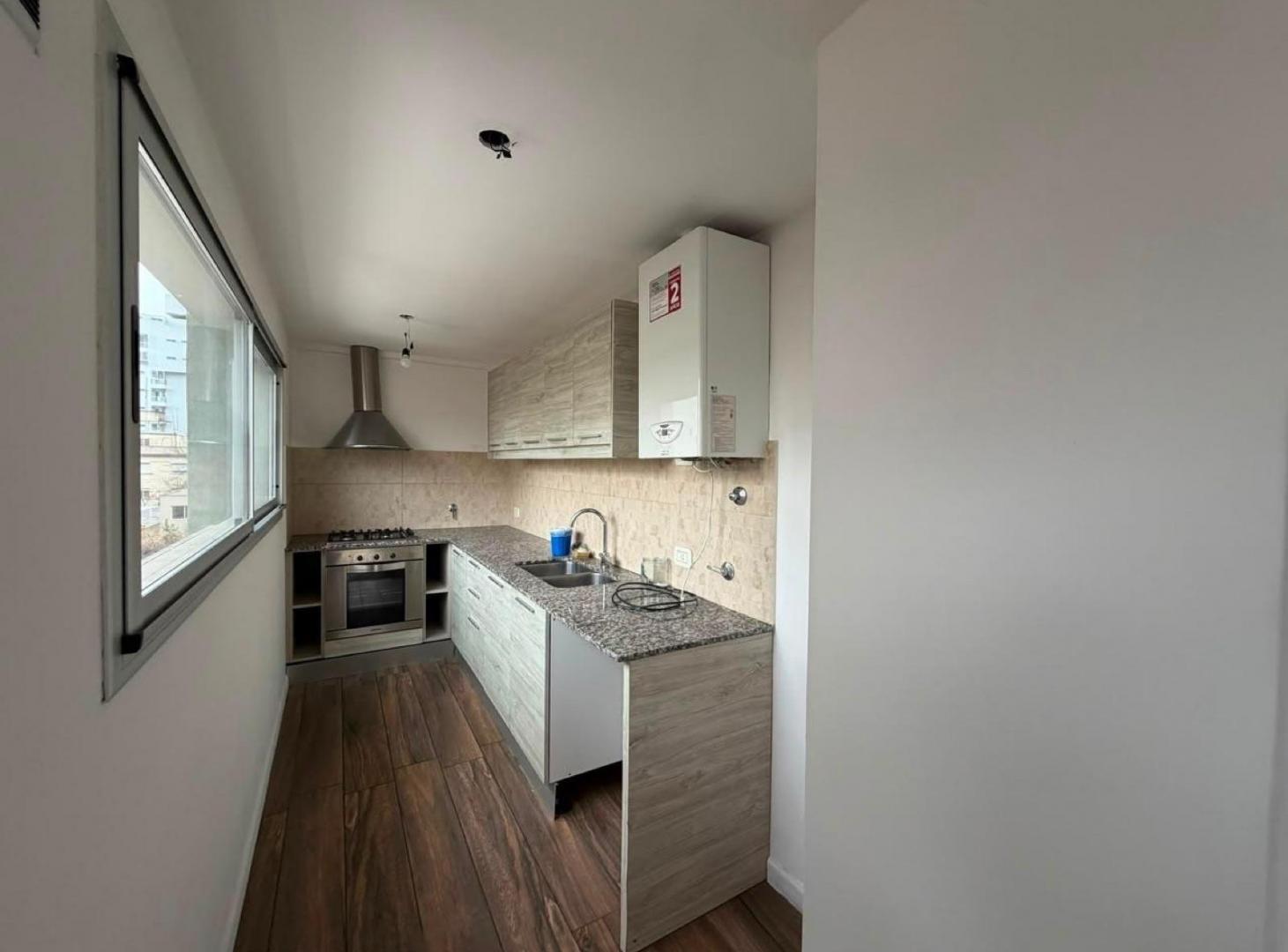 Foto de Departamento tres ambientes con cochera y baulera en venta - Quilmes, imagen 3