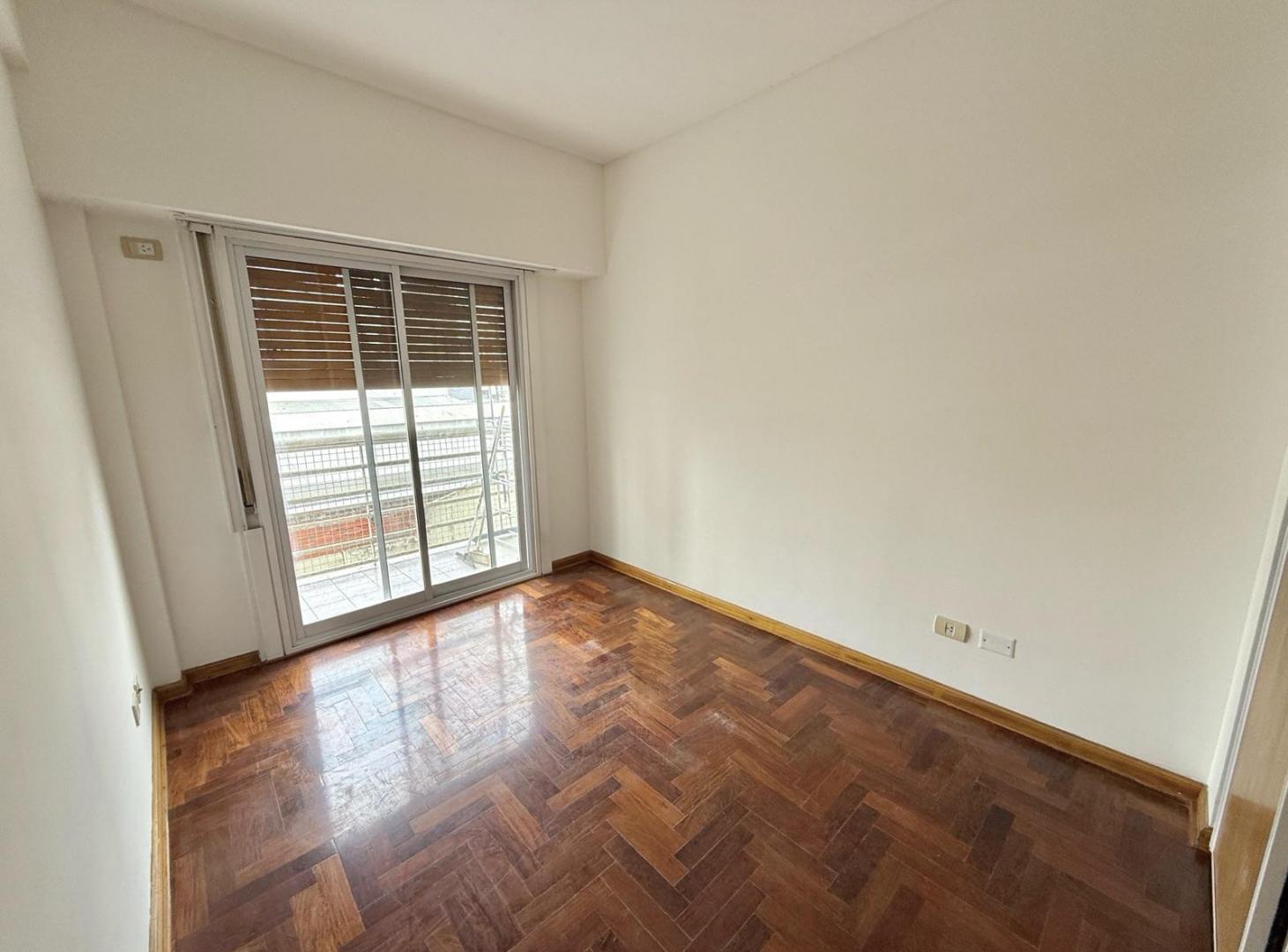 Foto de Departamento en Venta de 3 Ambientes en Quilmes Centro Plaza Conesa, imagen 2