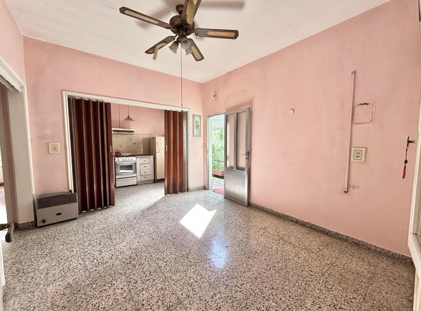 Foto de PH en Venta de 3 Ambientes con Local o Garage al Frente en Quilmes Oeste, imagen 2