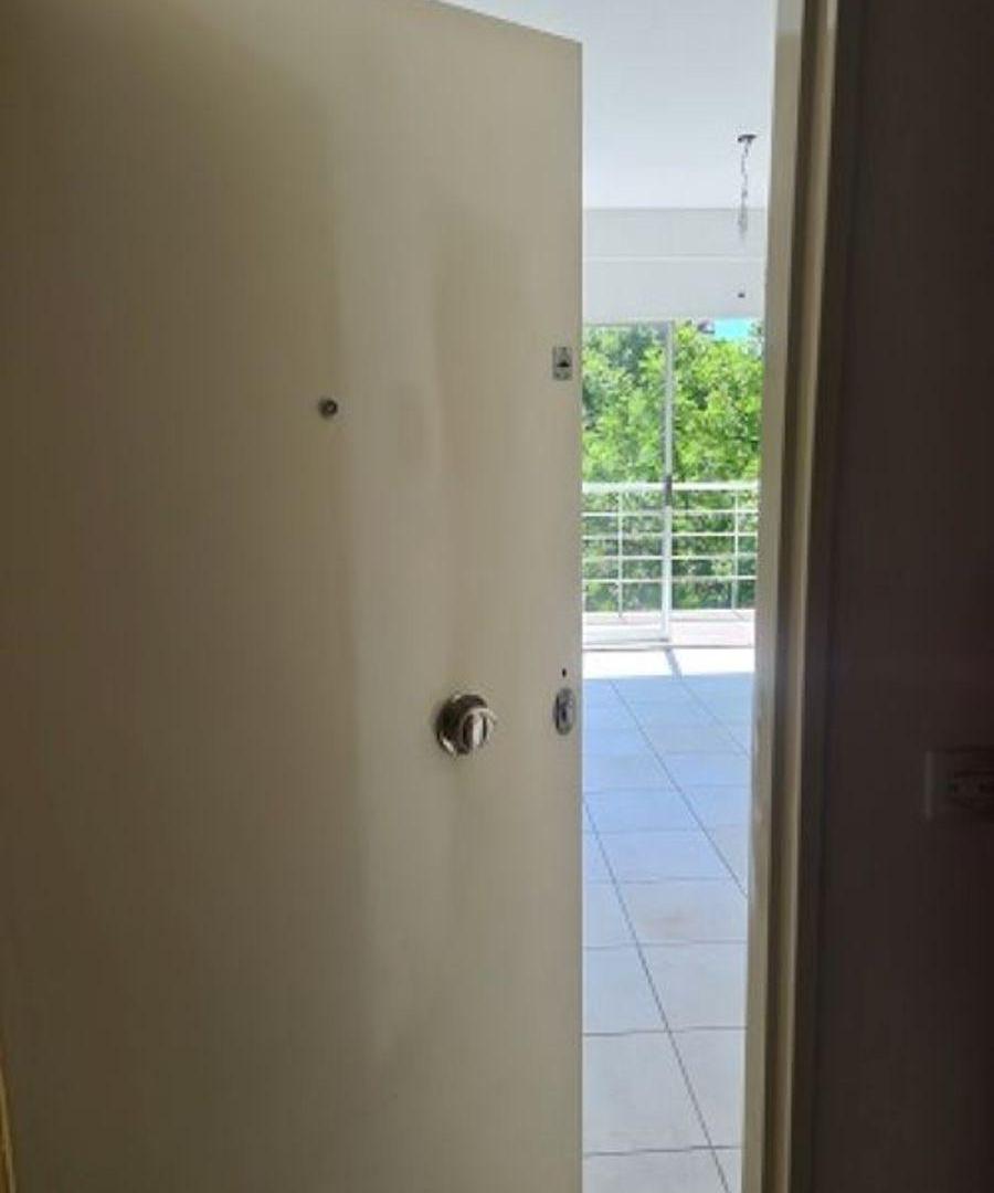 Foto de MONOAMBIENTE CON BALCON AL FRENTE ...PROXIMO A AV SAN MARTIN, imagen 2