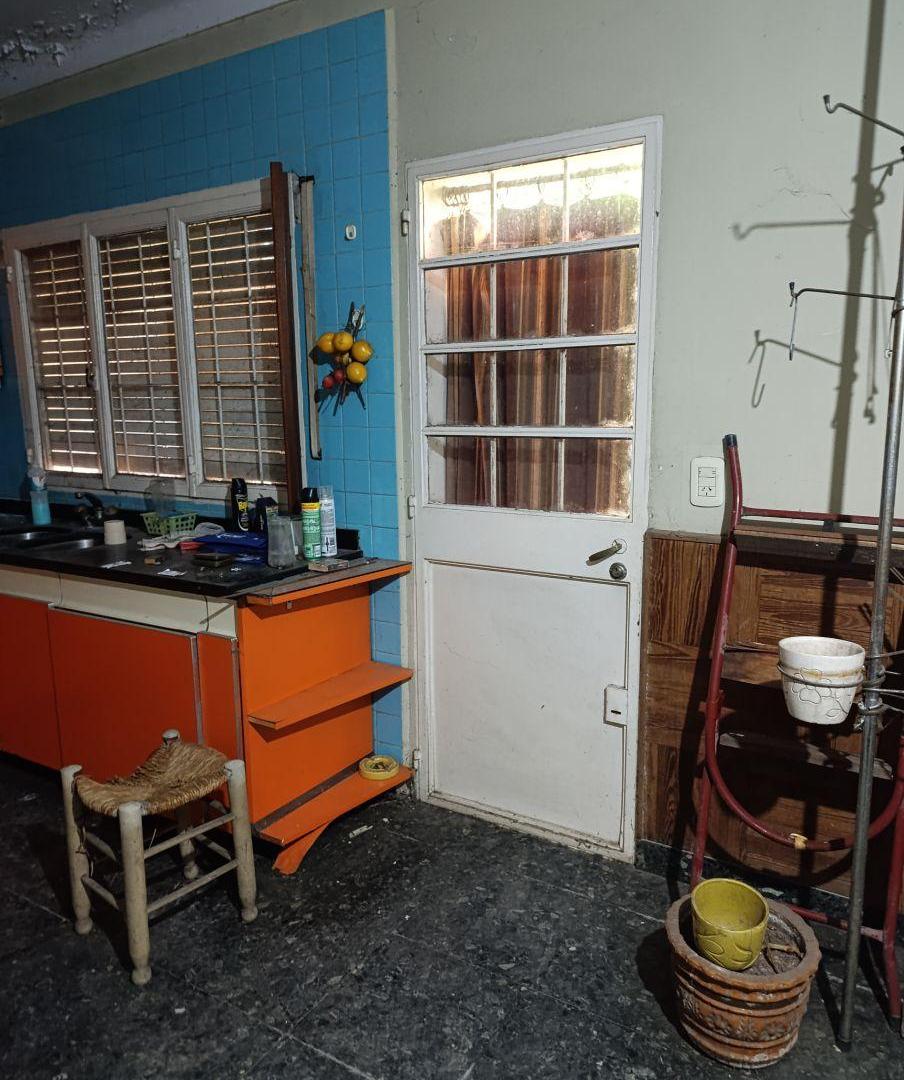 Foto de saenz peña casa a refaccionar valor lote 3 amb. en lote 200m2, imagen 2