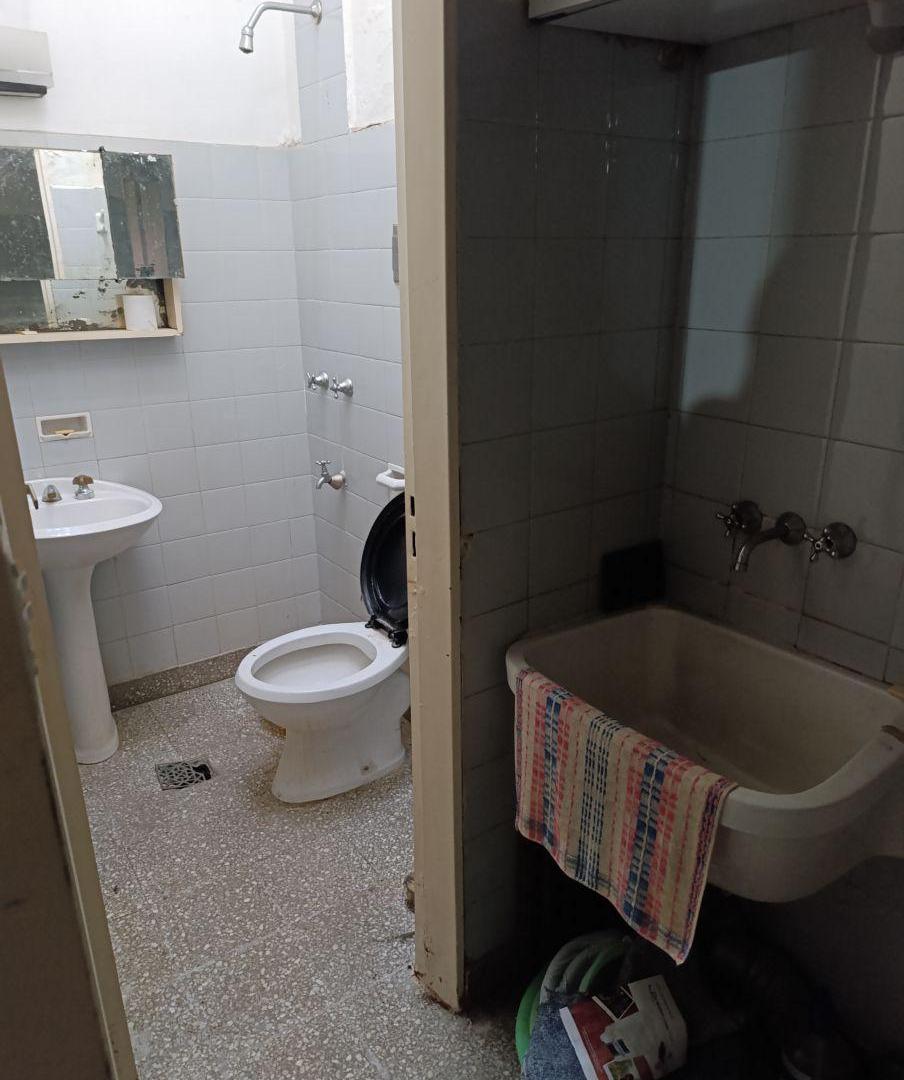 Foto de saenz peña casa a refaccionar valor lote 3 amb. en lote 200m2, imagen 4