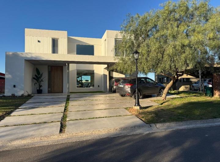 CASA EN ALQUILER EN SAN SEBASTIAN-AREA 2-LOTE A ESPACIO VERDE 1