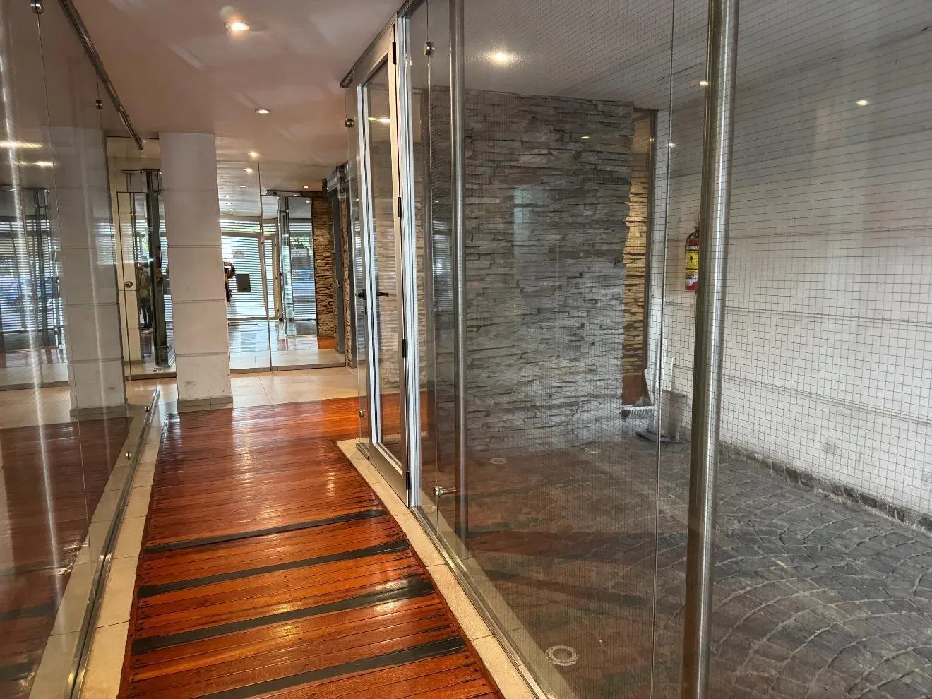 DEPARTAMENTO EN VENTA EN RECOLETA DE 2 AMBIENTES CON COCHERA 1