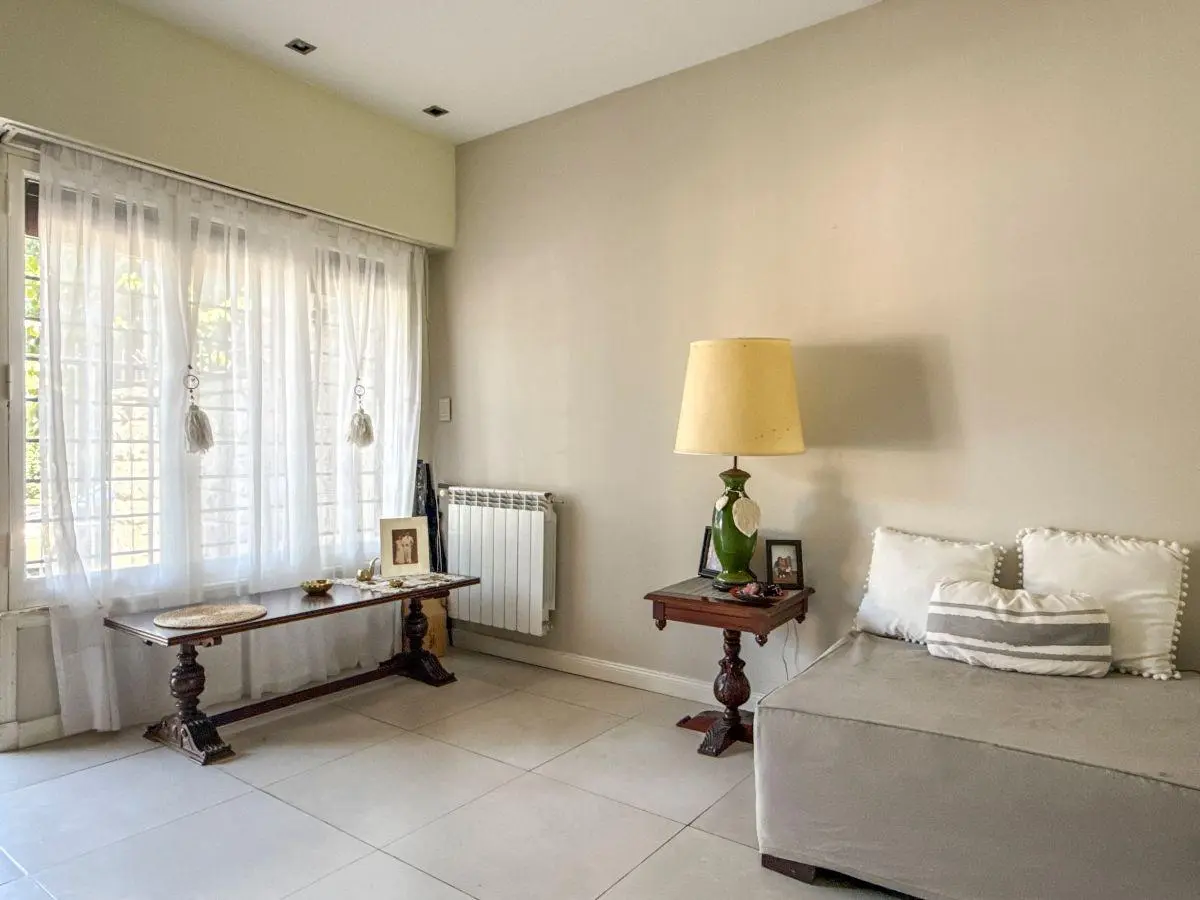 Impecable casa - 4 dorm - 3 baños - toilette - play - jardin-pileta - quincho 4