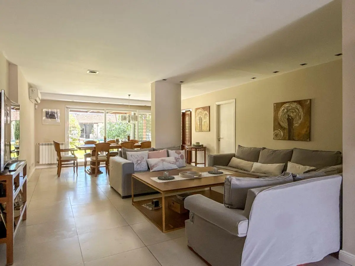 Impecable casa - 4 dorm - 3 baños - toilette - play - jardin-pileta - quincho 3