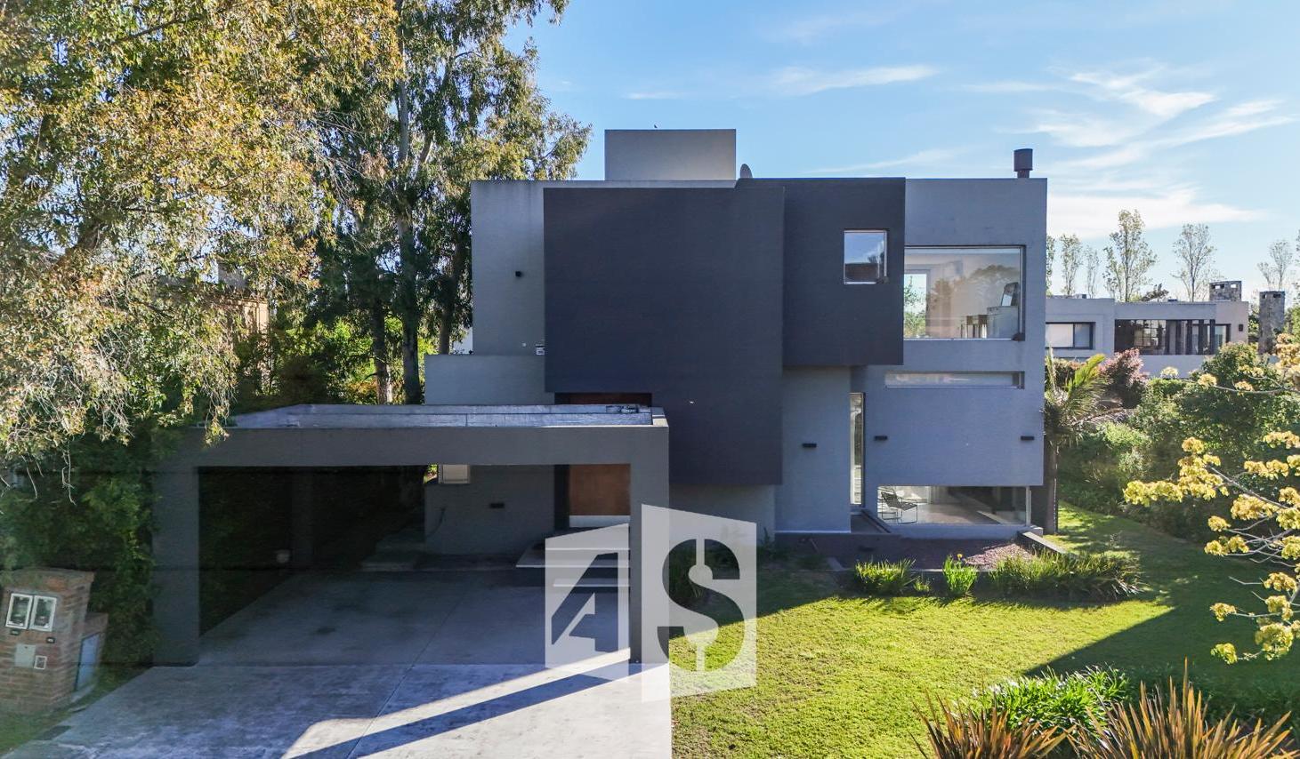 Moderna Casa Lote Central 6 Amb - 2/3 Dorm - 2 Baños - Toilette - Dep Serv/galeria Parr
