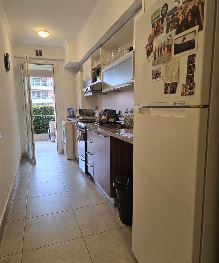 Foto de Amplio 2 amb en Planta Baja - 1 dorm - baño - balcón c/parrilla - coch, imagen 4