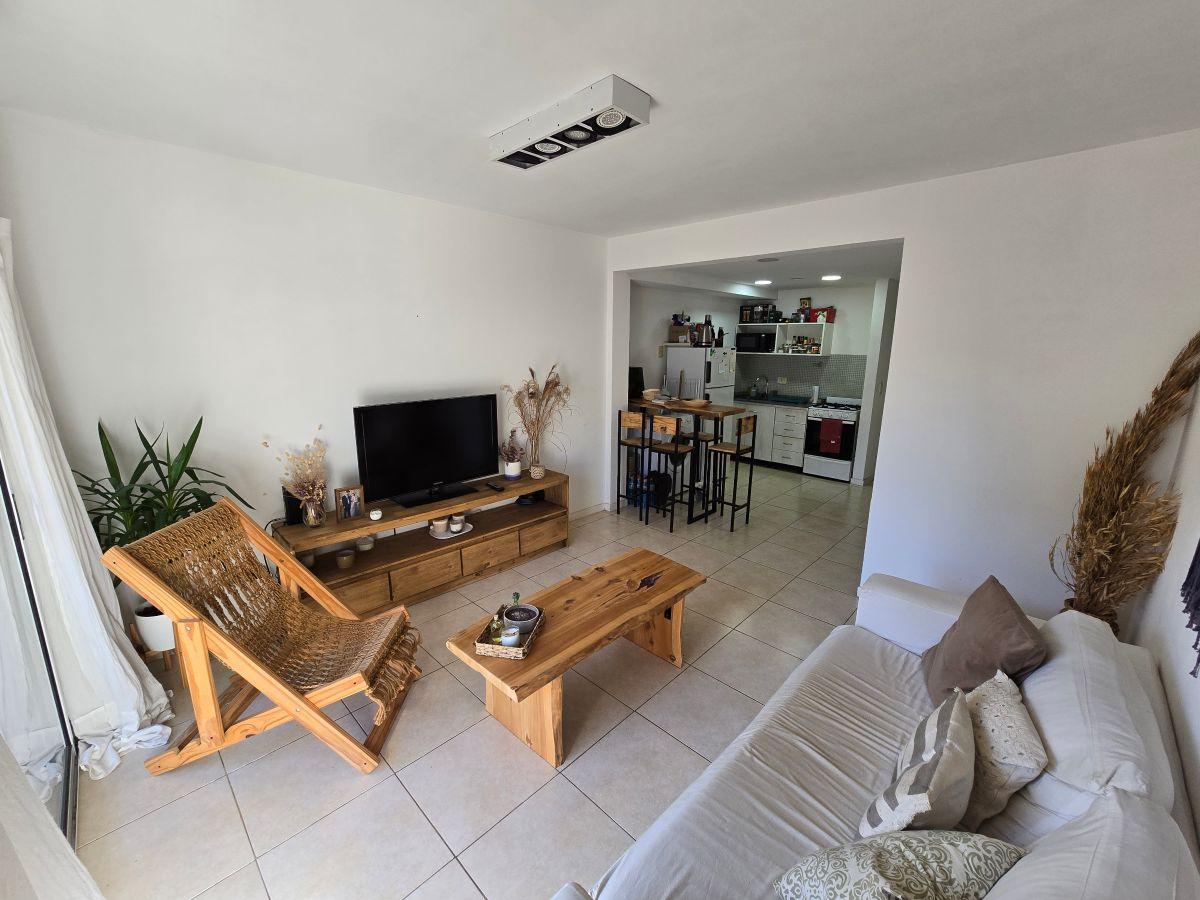 Foto de Amplio 2 Amb - Dormitorio - Baño - Balcón - Cochera - Baulera, imagen 5