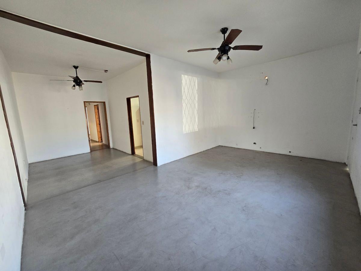 Foto de Casa 1 planta - 3 dormitorios - 2 baños - Galpón - uso comercial, imagen 3
