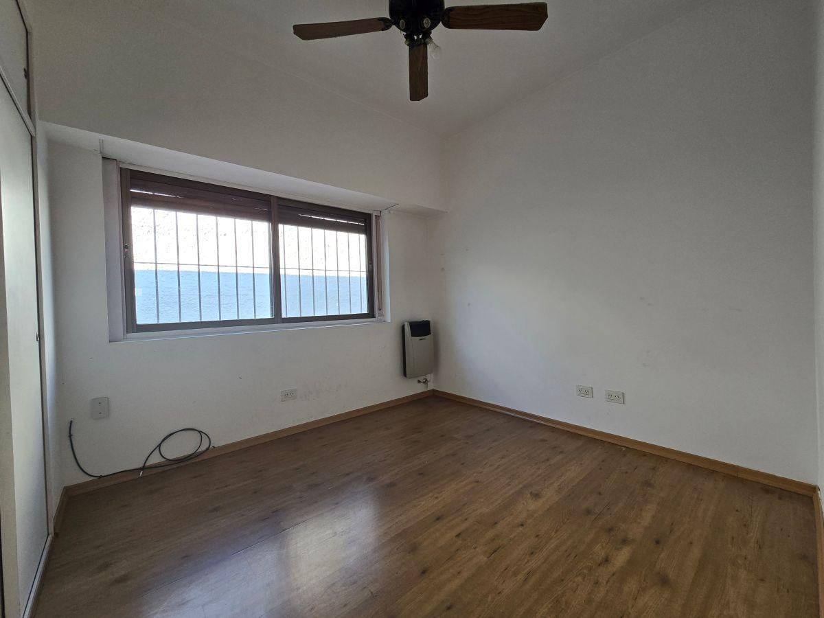 Foto de Casa 1 planta - 3 dormitorios - 2 baños - Galpón - uso comercial, imagen 2