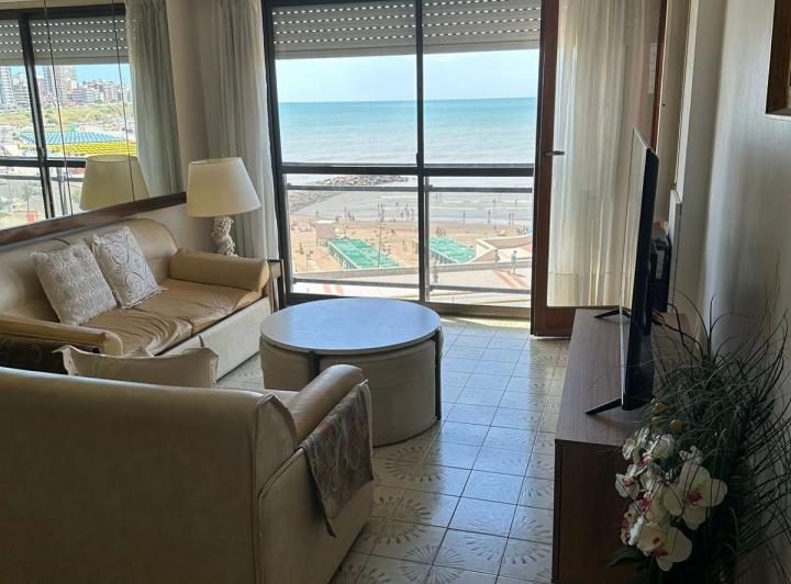Foto de DEPARTAMENTO 3 AMB ,2 BAÑOS, CON COCHERA, VISTA PLENA AL MAR, imagen 5