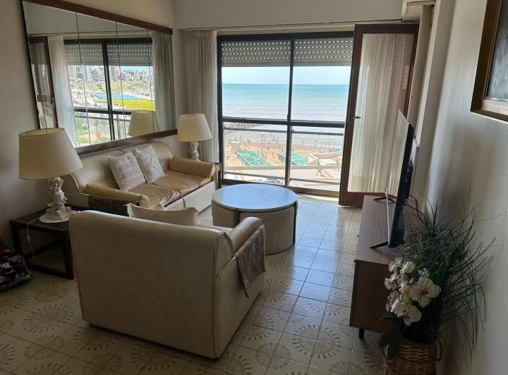 Foto de DEPARTAMENTO 3 AMB ,2 BAÑOS, CON COCHERA, VISTA PLENA AL MAR, imagen 2