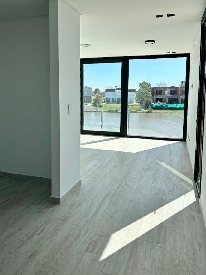 Foto de VENTA - ESPECTACULAR CASA AL LAGO EN TERRALAGOS CANNING, imagen 2