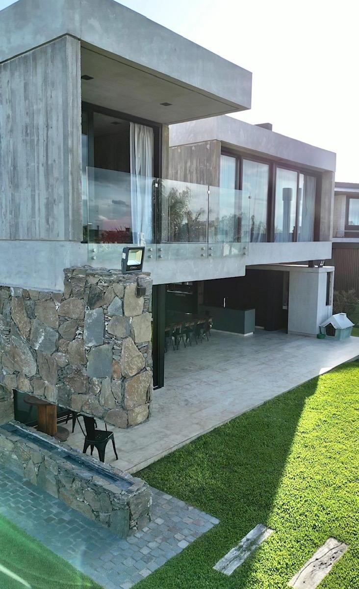 ESPECTACULAR CASA EN VENTA EN TERRALAGOS CANNING CON FONDO A LAGUNA