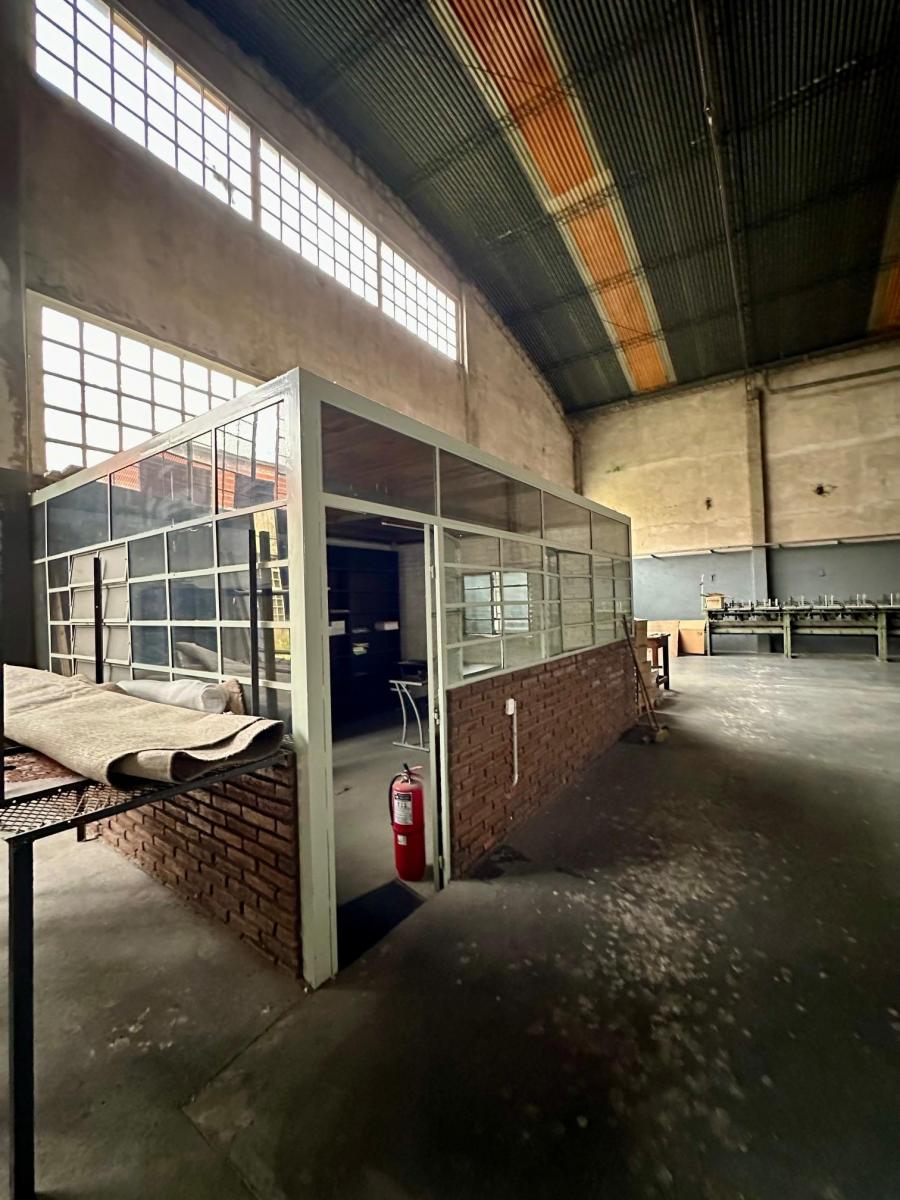 1700 m² Nave Industrial Galpon en Venta en Bernal Oeste Quilmes a Dos Calles 2