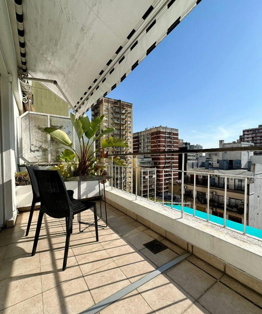 Foto de LUMINOSO DEPARTAMENTO DE DOS AMBIENTES EN VENTA EN BELGRANO CON VISTA ABIERTA Y BALCON CORRIDO, imagen 1