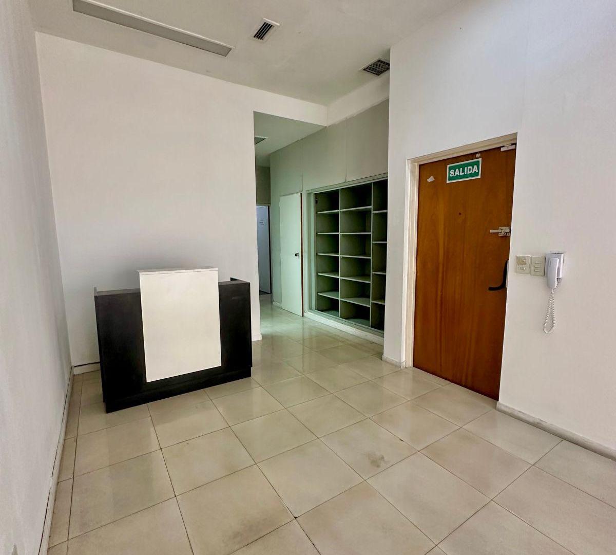 Foto de Alquiler comercial en Av. Callao al 700 EXCELENTE UBICACION SIN EXPENSAS, imagen 3