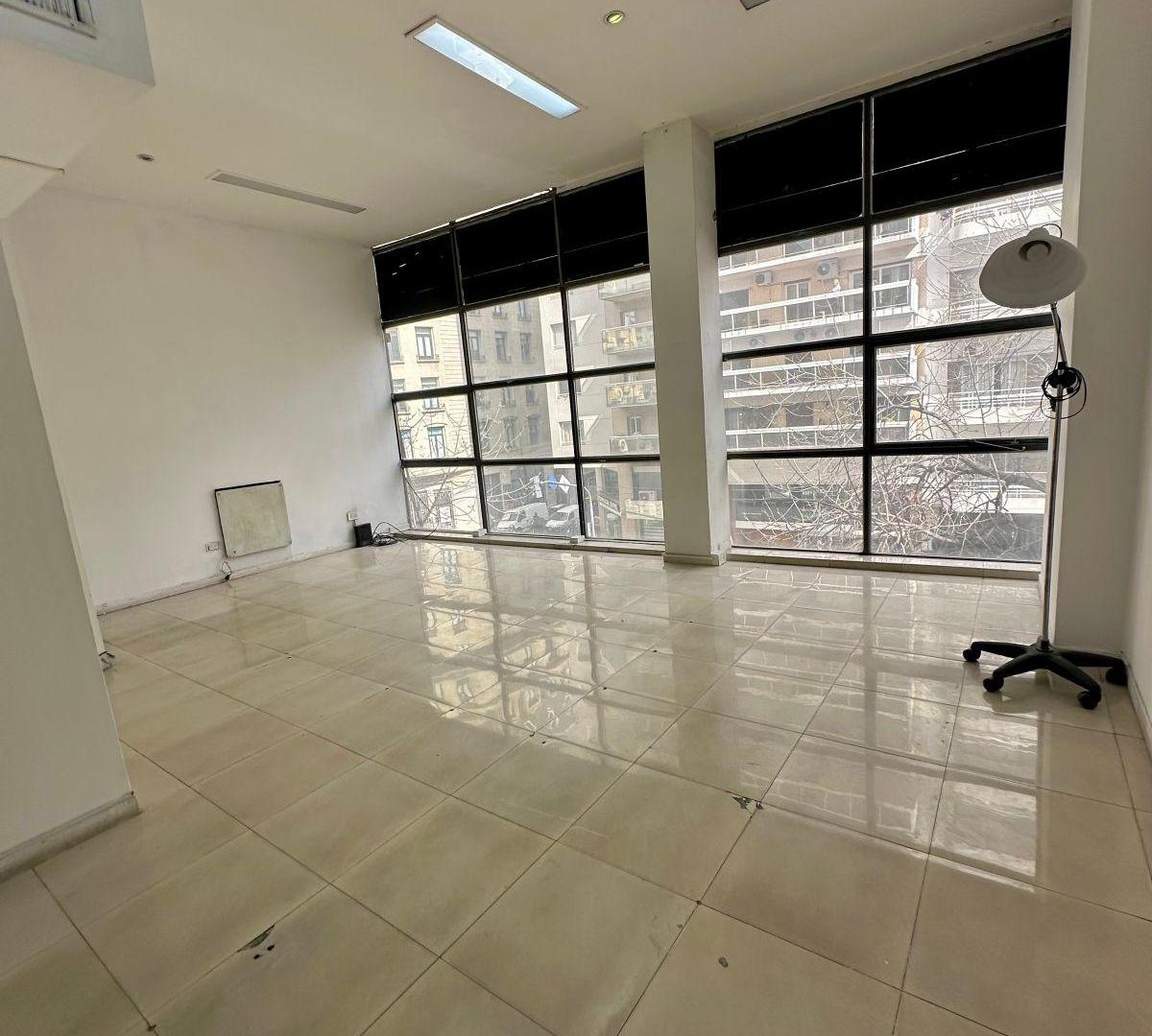 Foto de Alquiler comercial en Av. Callao al 700 EXCELENTE UBICACION SIN EXPENSAS, imagen 5
