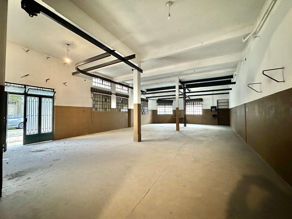 Foto de LOCAL / GALPÓN COMERCIAL EN ALQUILER – AVELLANEDA, imagen 1