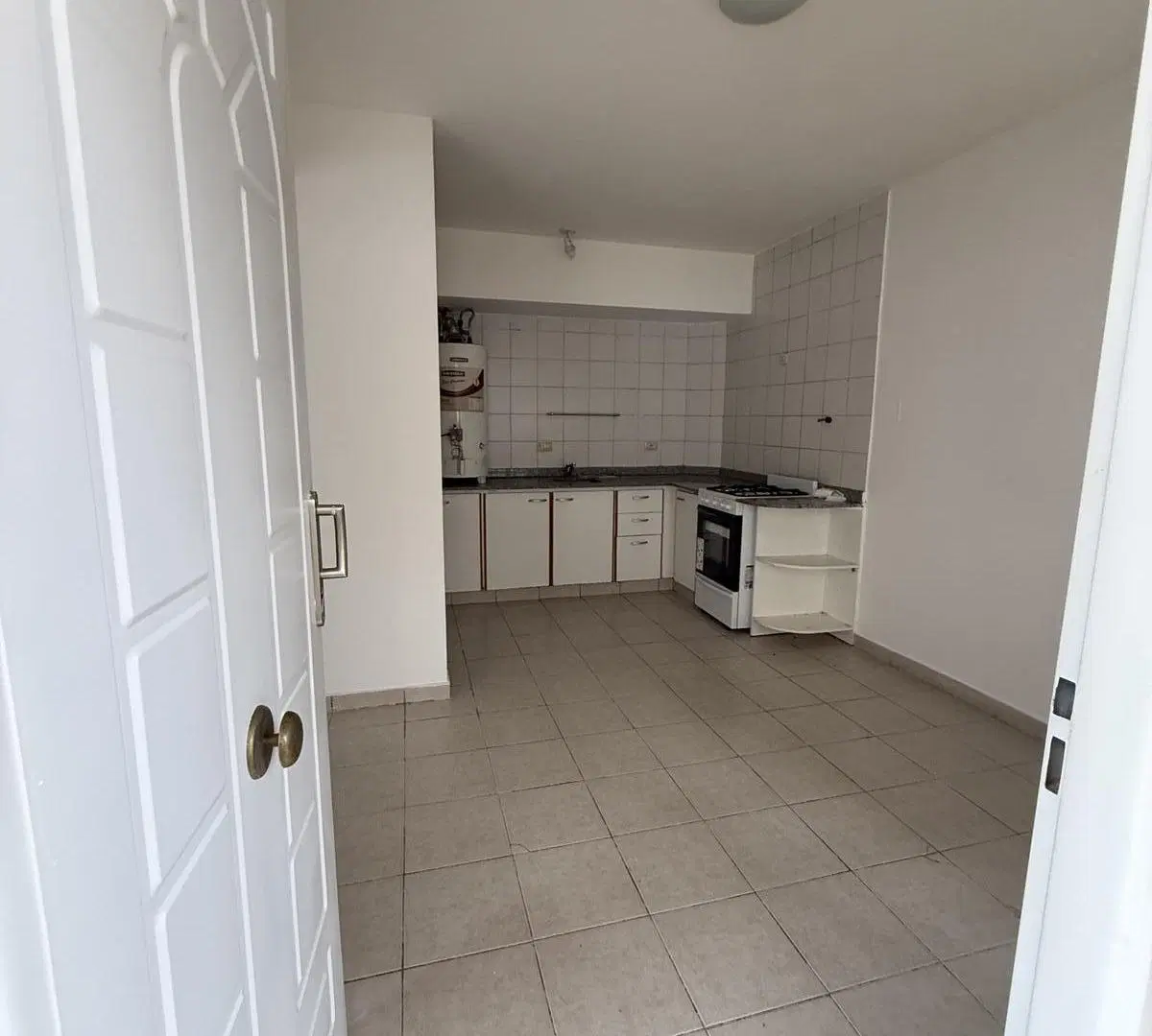ALQUILA Departamento de 2 Dormitorios en Barrio Cumelén 4