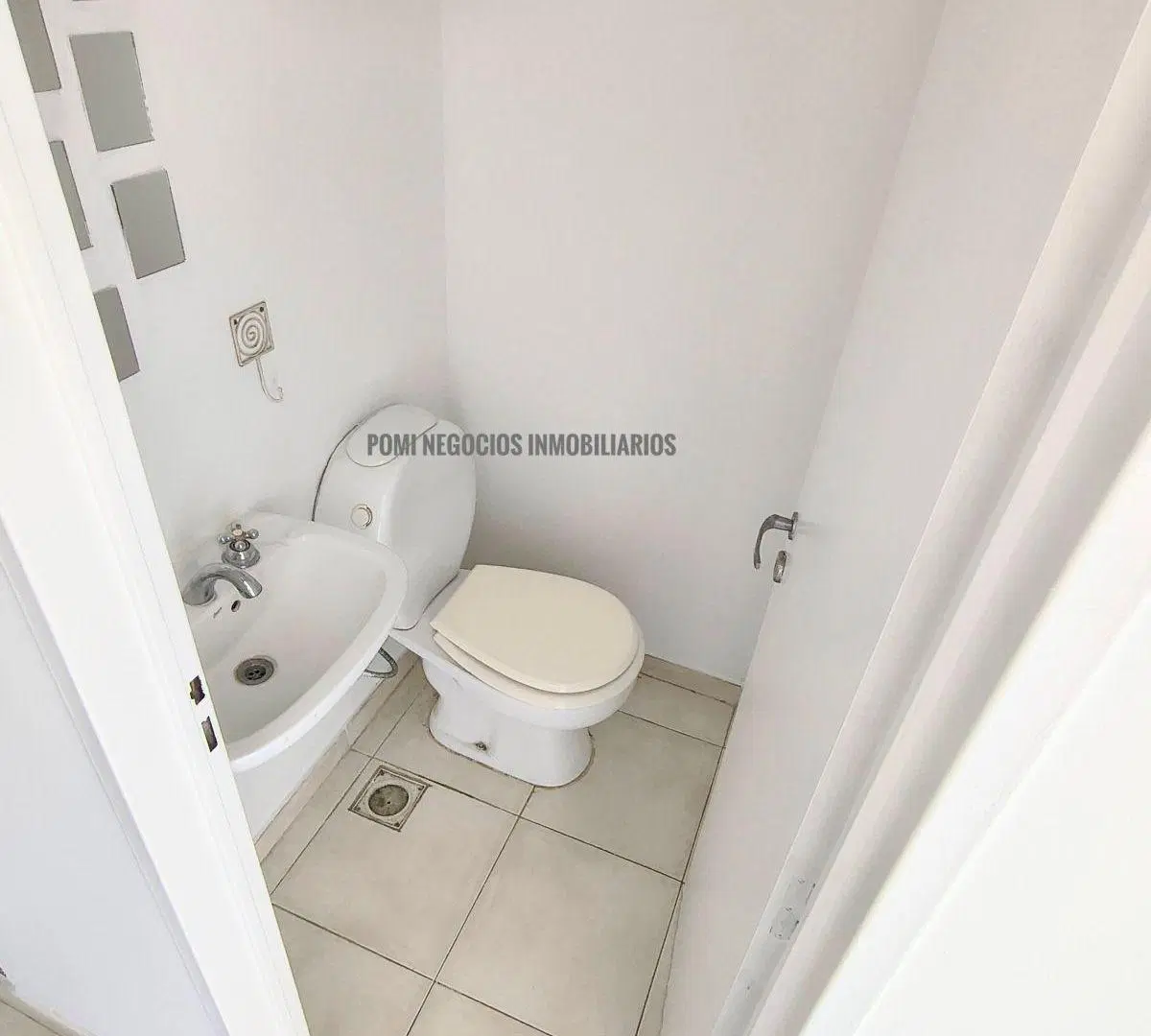A 2 CUADRAS DE COLECTORA 2 D. y Escrit o 3D. Play Baño y Toil Cochera Fija Jardin/ Pileta uso comun 2