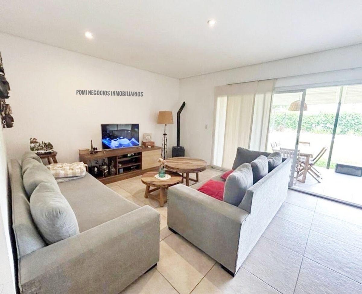 Foto de BC SANTA GUADALUPE LOTE CENTRAL 619m² CASA 1 PLANTA 3D: SUITE C/VEST, imagen 2