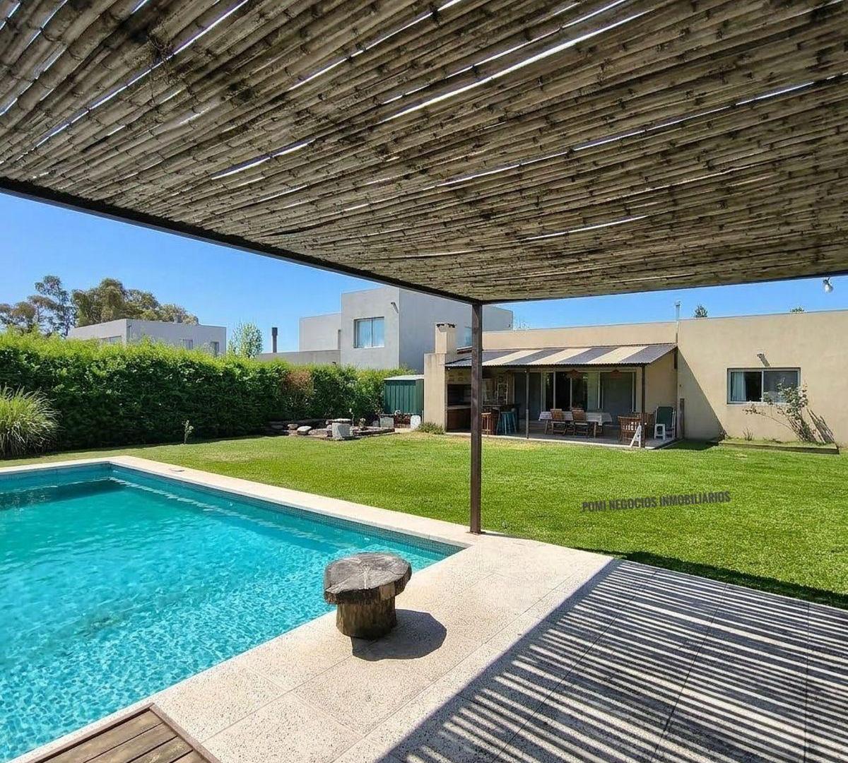 Foto de BC SANTA GUADALUPE LOTE CENTRAL 619m² CASA 1 PLANTA 3D: SUITE C/VEST, imagen 1