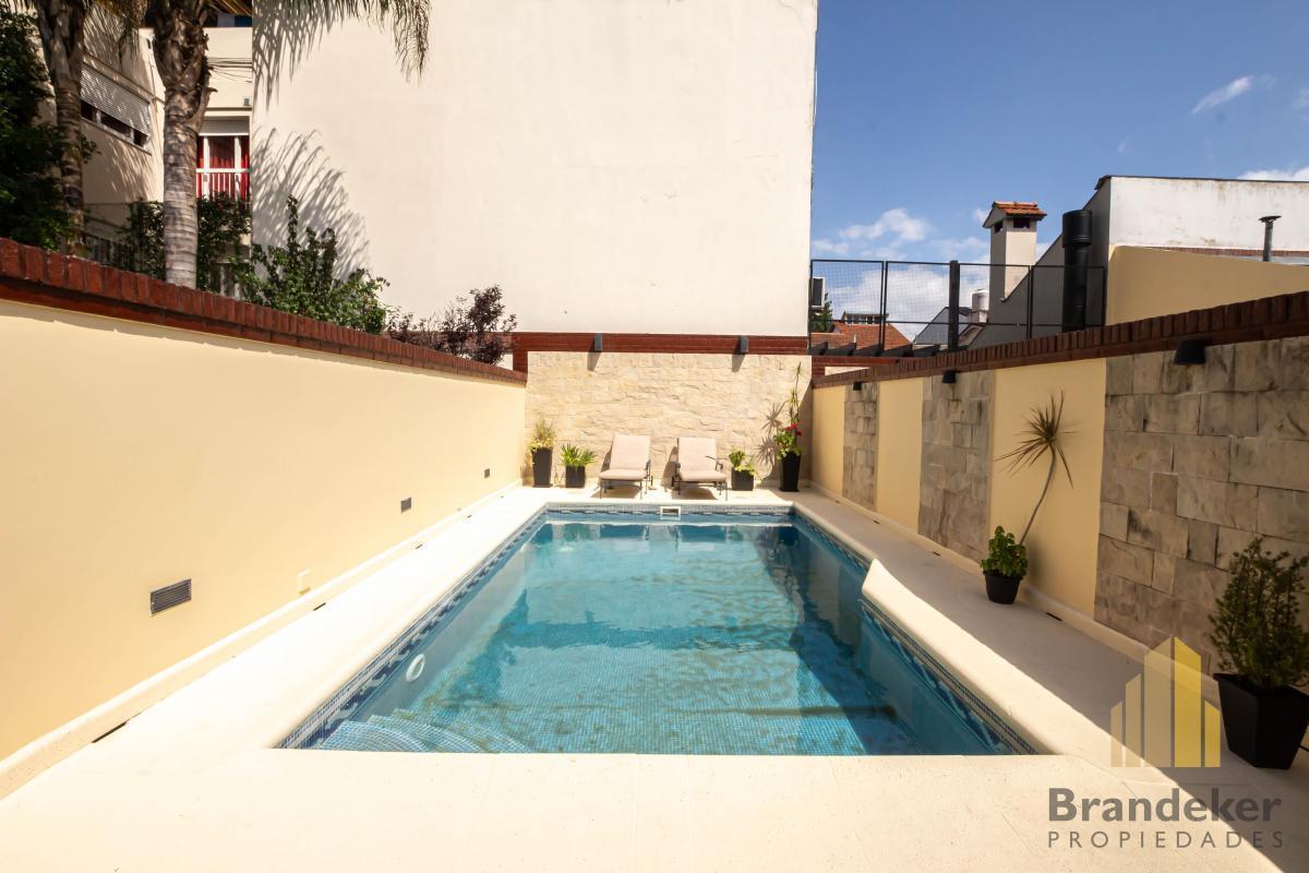 Impecable Triplex de 6 Ambientes con Pileta Climatizada y Detalles de Categoría. 3