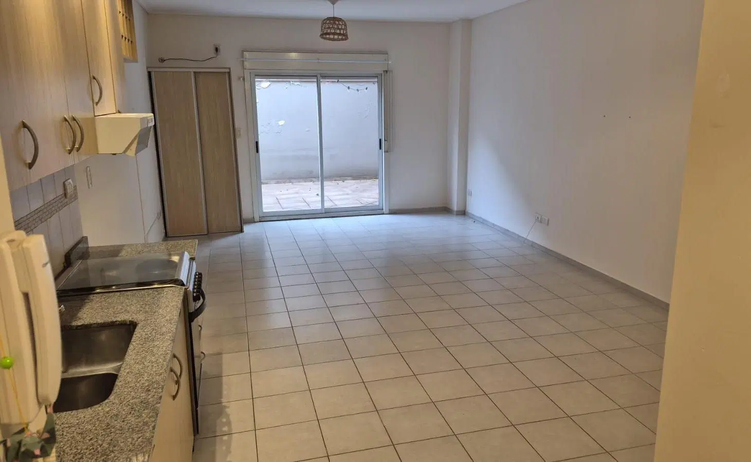Departamento Monomambiente con patio en Planta baja. Bajas expensas 2