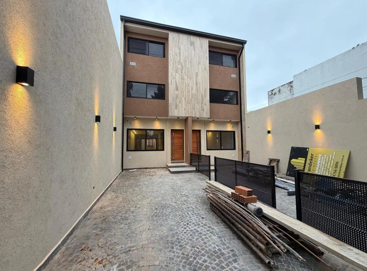 Tríplex a estrenar con Jardín y Doble cochera – Confort y Estilo en Cada Rincón 4