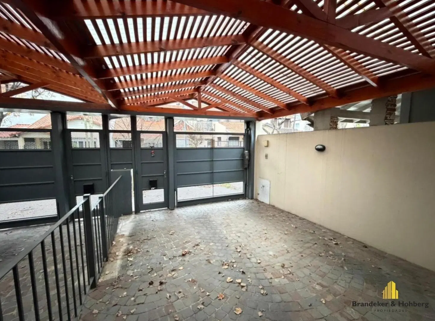 Triplex de 5 ambientes con jardin y Quincho 3